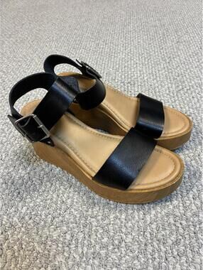 Universal Thread Black Faux Leather Platform Wedge Sandals Buckle Strap Size 8
